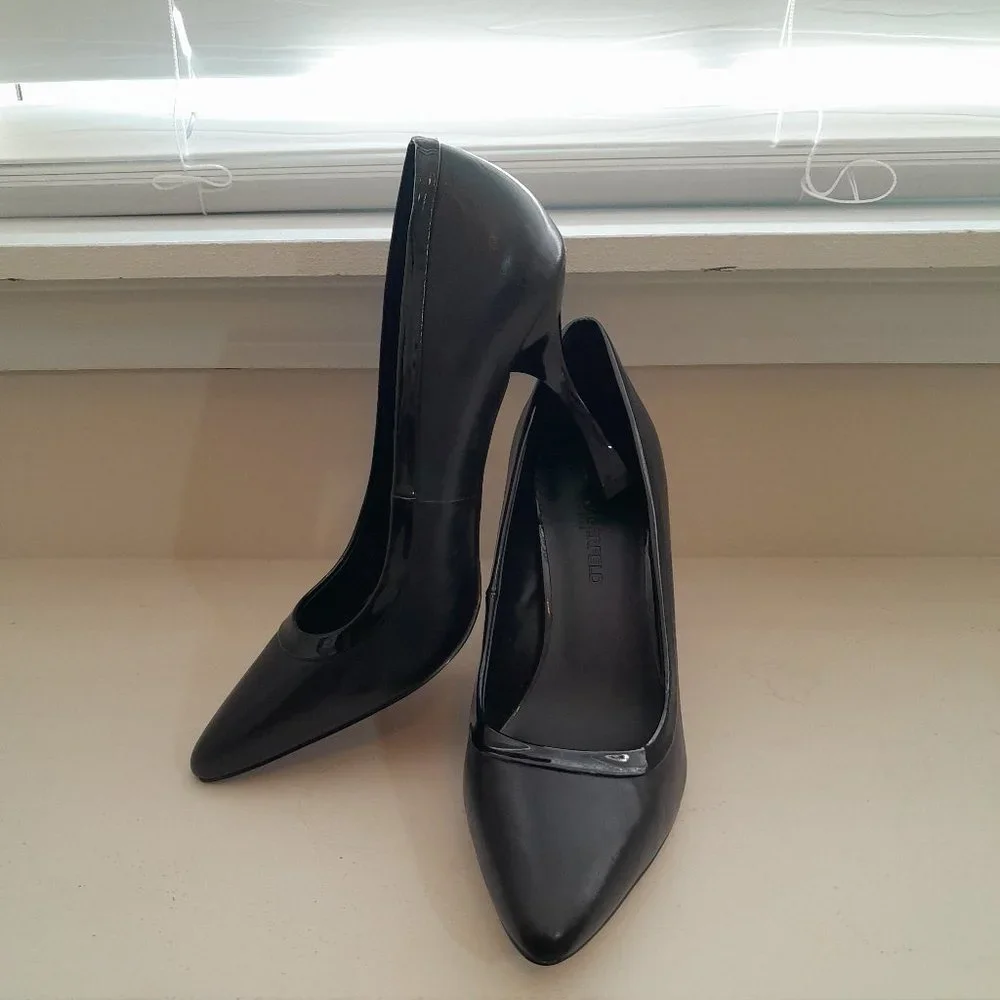 Karl Lagerfeld Tuxedo Spool Heel Black Pumps - Picture 8 of 8